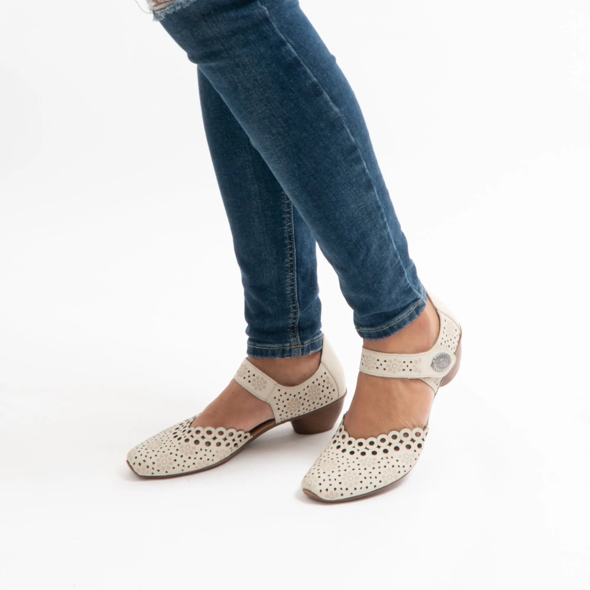 43753-60 Ladies Leather Block Heel Shoes Beige