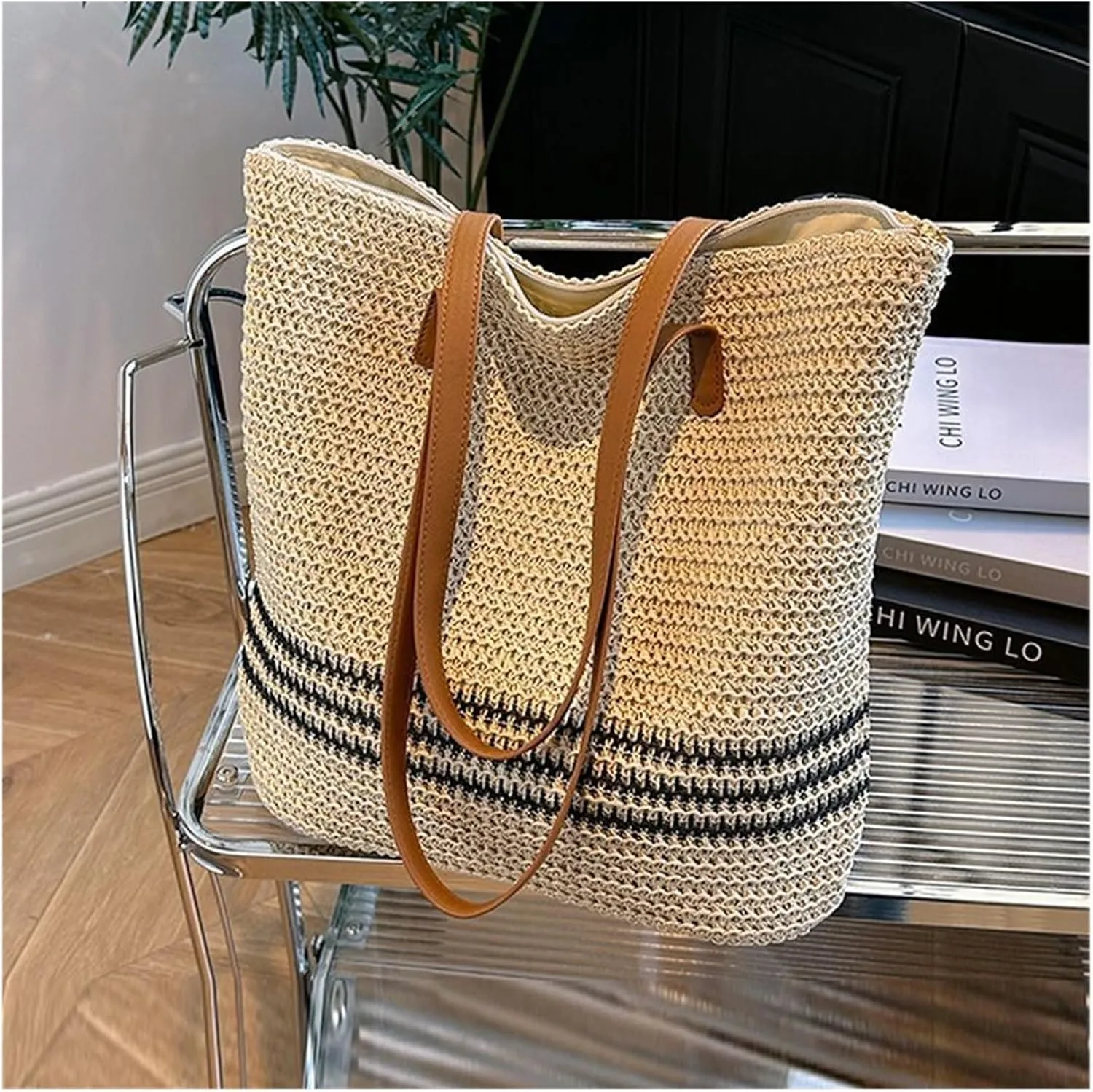 Hand-woven bags, fashionable shoulder bags, large-capacity tote bags, beach vacation women's bags