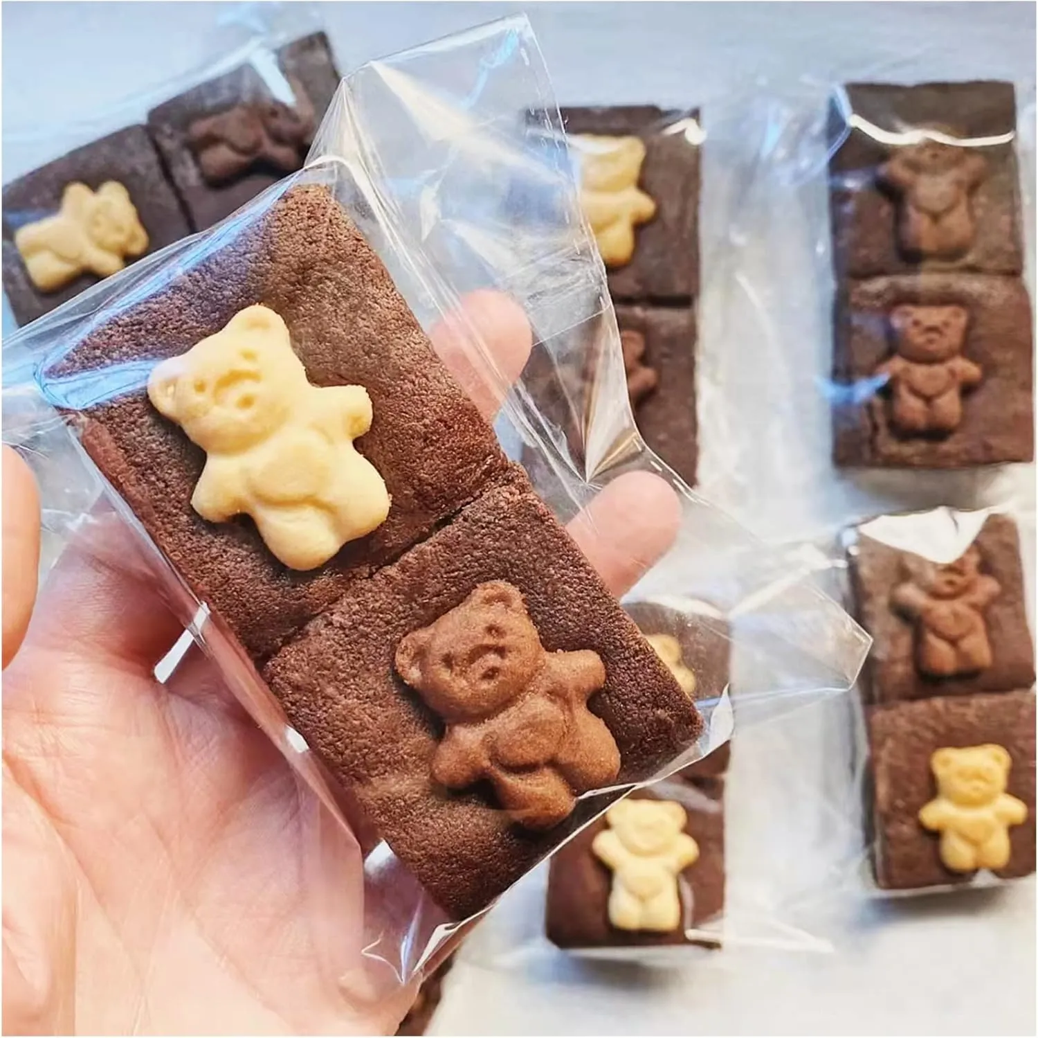 SUREHOME Cookie Bags with Seal, 200 Pcs 5x6 Inch Clear Self Sealing Cellophane Bags for Cookie Packaging Resealable Cello Treat Bag Plastic Individual Cookies Bag for Gift Giving Favors Candy Wrappers