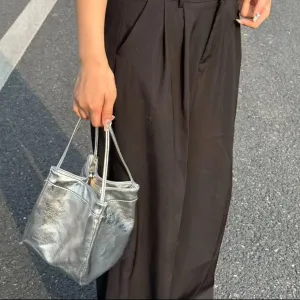 Women's Fashionable Multi-Purpose Casual Small Square Bag, Bucket Bag, Niche Minimalist Armpit Handbag.